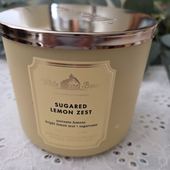 Bath & Body Works Sugared Lemon Zest Candle with Silver Lid - Picture 3 of 4